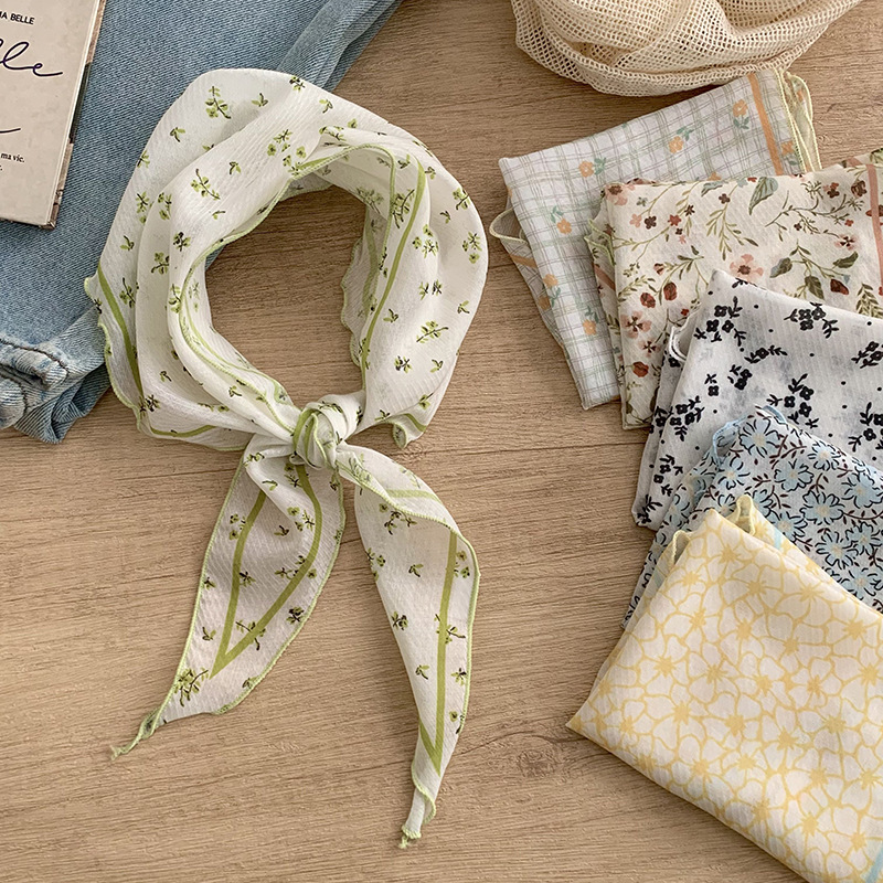 Travel Accessories Neck - Pañuelo Triangular Ligero con Estampado Floral