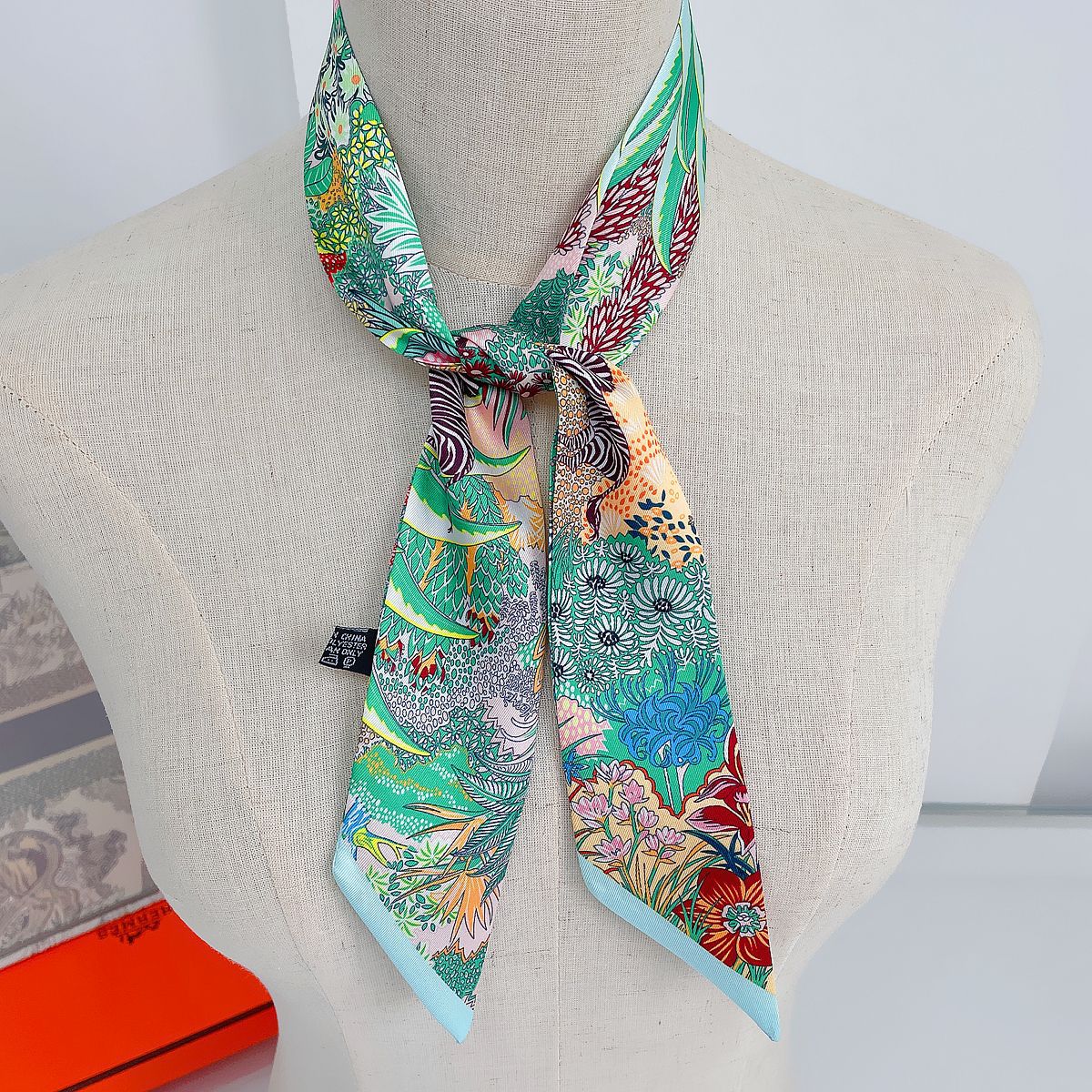 Bufanda larga con estampado de - Travel Accessories Neck reseña y precio
